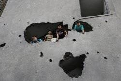 Gaza high-rise hit by Israeli strikes 