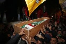 Thousands attend burial of hanged Palestinian 