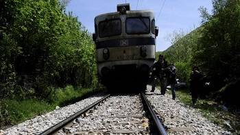 Fourteen refugees killed by train in Macedonia