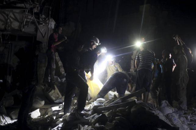 Hospital hit in Syria as UN warns talks unravelling