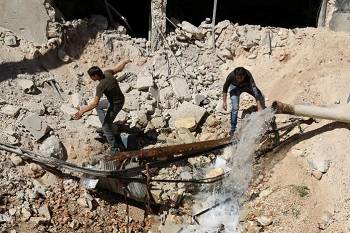 Battle rages near Aleppo, air onslaught continues