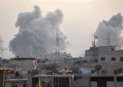 Syria war: Regime forces continue Yarmouk bombardment