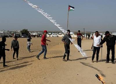 Israel attacks Gaza after flaming kites set farmland alight