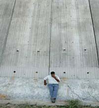 السياج الأمني" الإسرائيلي نظام فصل عنصري على طريقة "الابرتهايد"