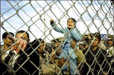 معاناة الفلسطينيين عند معبر رفح الحدودي