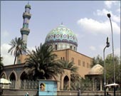 تاجر عجوز يحارب التسول في بغداد