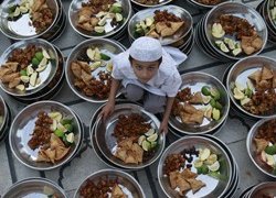 Accustom Your Child to Generosity in Ramadan
