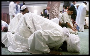 La visite rendue  celui qui entreprend lItikaaf (retraite spirituelle) dans la mosque